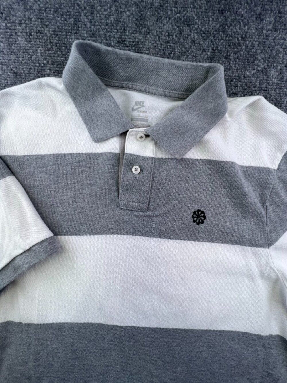 Nike Sportswear Pinwheel Logo Striped Gray White XL Men’s Short Sleeve Cotton